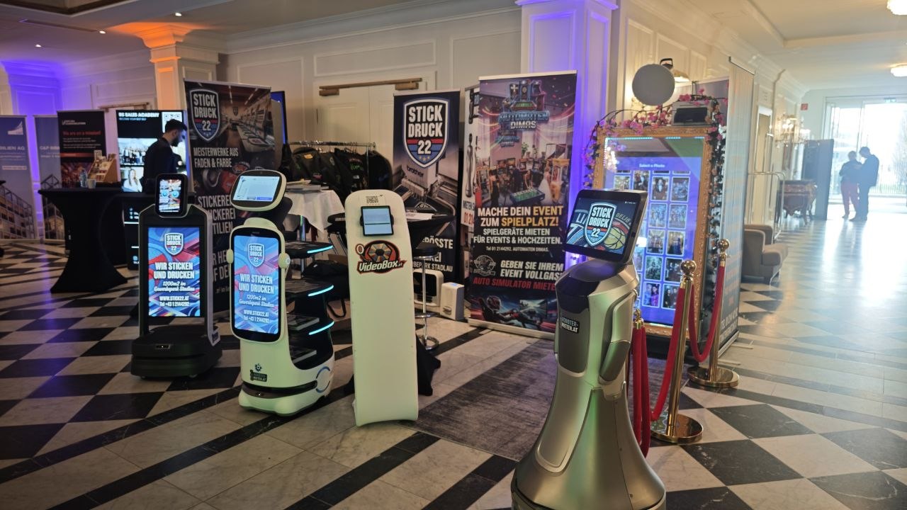 Unser Messestand beim LEVEL UP YOUR MIND 2026 im Parkhotel Schönbrunn mit AI Fotobox und Event Robotern
