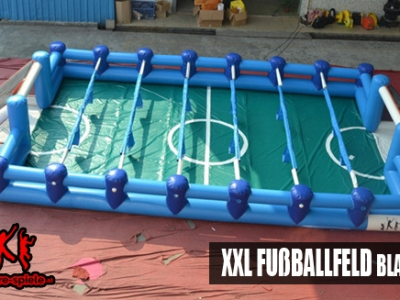 blaues_fussballfeld-xxl_mieten