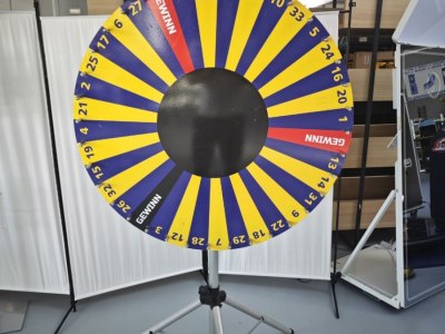 gluecksrad_zu_mieten_blau_gelb
